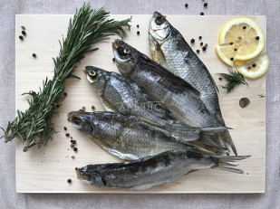 Кукурузные шарики со вкусом сыра: Вобла вяленая астраханская крупная