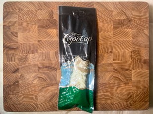 Мясные снеки: Сыр 100 гр ГОРНЫЙ СЫРОВАР (Косичка с укропом и чесноком)